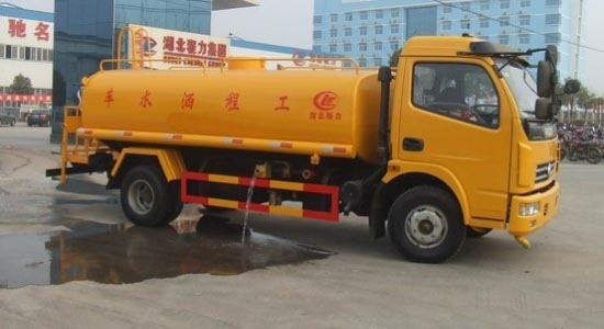 東風(fēng)多利卡<a href=http://m.jnatsten.com/ssc target=_blank class=infotextkey>灑水車(chē)</a>