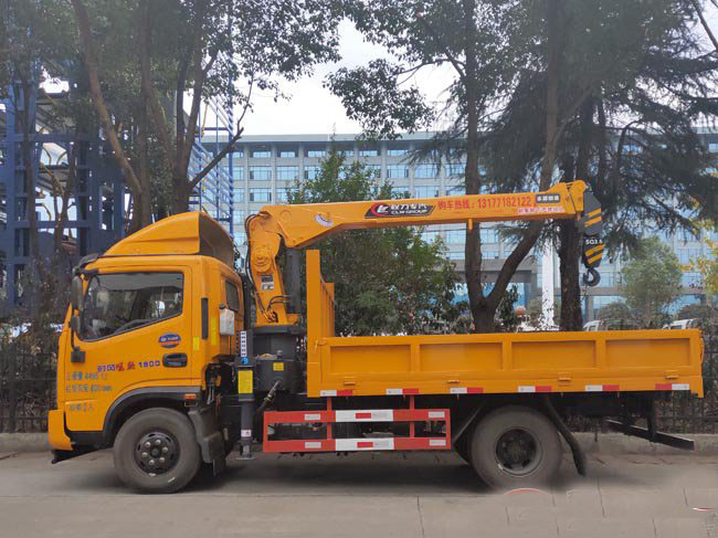 能上藍(lán)牌的隨車(chē)吊程力吊機(jī)3.5噸隨車(chē)吊圖片3